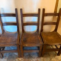 Sedie di legno con seduta di cuoio