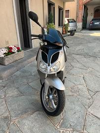 Aprilia sportcity 200