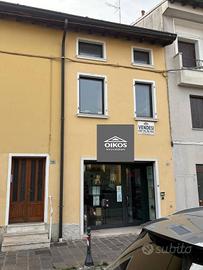 Casa indipendente a Desenzano del Garda, 5 locali