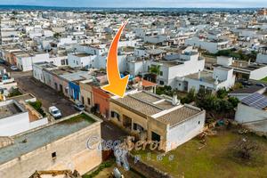 Immobile indipendente con garage e terreno edif