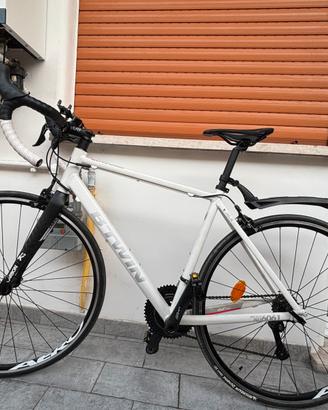 Bici da corsa Triban 520 con upgrade