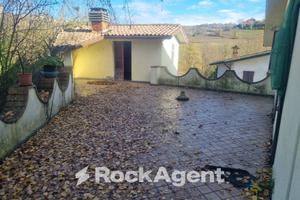 VILLA PANORAMICA CON GIARDINO E SPAZI PER VIVERE E