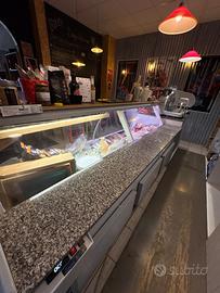 Banco frigo per salumi e formaggi