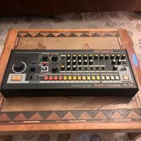 Drum machine roland tr-08