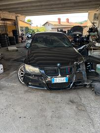 BMW 320 incidentata