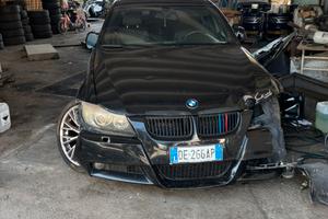BMW 320 incidentata
