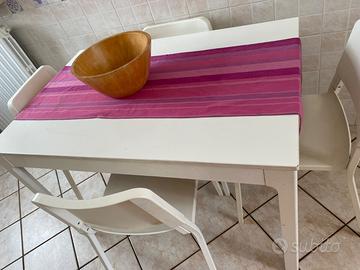 Tavolo allungabile con 4 sedie