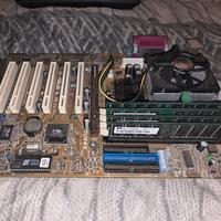 scheda madre Asus p3 b ben tenuta. funzionante 