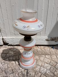 lampada a petrolio in vetro opaline dipinta 