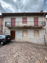 Fabbricato a due piani fuori terra