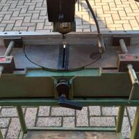 macchina  taglia alluminio e legno