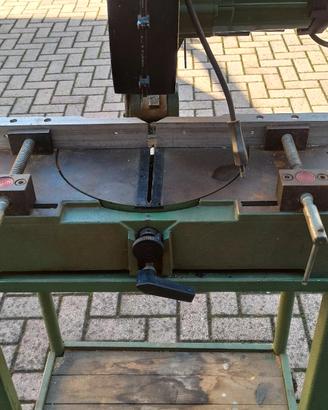 macchina  taglia alluminio e legno
