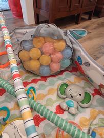 Palestrina con giochi e palline colorate 