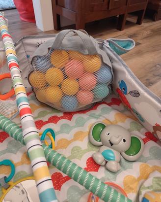 Palestrina con giochi e palline colorate 