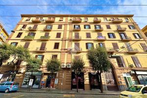 4 LOCALI A NAPOLI