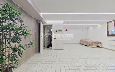 MAGAZZINO A PALAZZOLO SULL'OGLIO