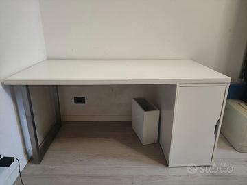 scrivania bianca