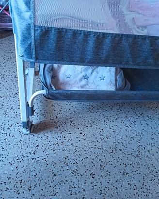 lettino con ruote