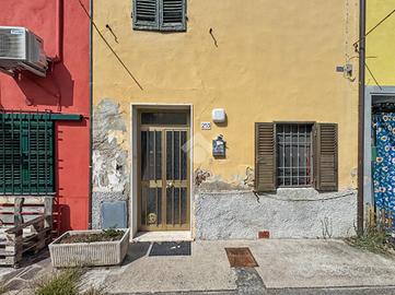 CASA SEMINDIPENDENTE A PISA