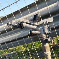 Irrigatore a battente per agricoltura