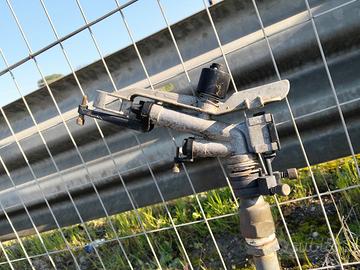 Irrigatore a battente per agricoltura