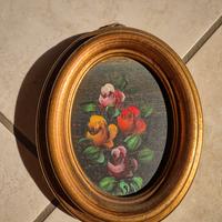 Quadro ovale a tema floreale con cornice