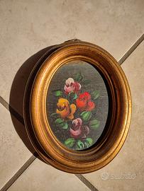 Quadro ovale a tema floreale con cornice