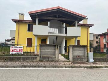 BEVILACQUA CENTRO: appartamento con balcone