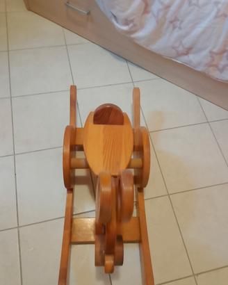 dondolo in legno 