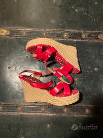 Scarpe rosse con zeppa