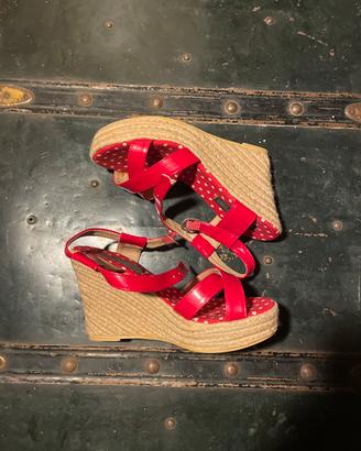 Scarpe rosse con zeppa