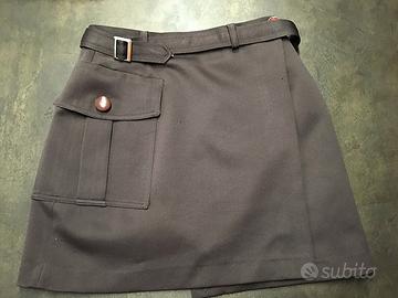 Gonna marrone corta elegante