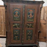 Antico armadio dipinto tirolese