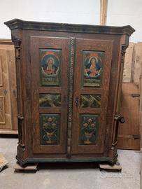 Antico armadio dipinto tirolese