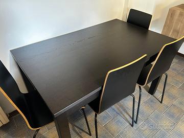 Tavolo rettangolare con 4 sedie