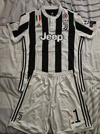 Maglie e completi da calcio Juventus