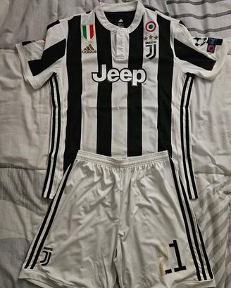 Maglie e completi da calcio Juventus