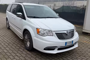 LANCIA VOYAGER 177cv 2014  platinum