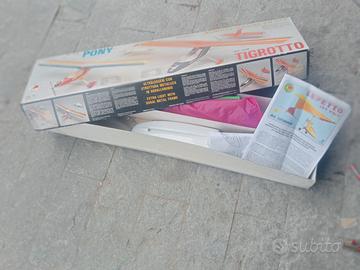 tigrotto pony deltaplano