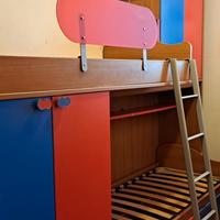 cameretta con letti a sbalzo