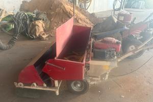 Raccoglitrice a motore per olive