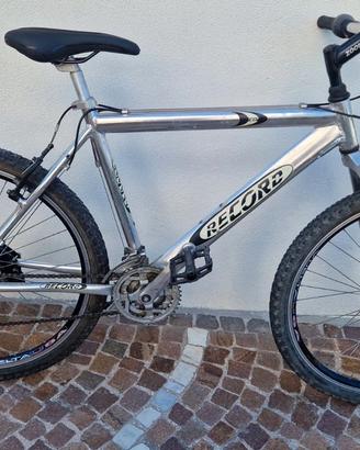 MTB IN ALLUMINIO RUOTE DA 26 POLLICI 