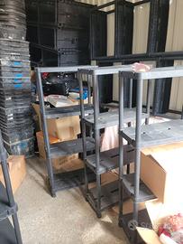 Scaffale di plastica