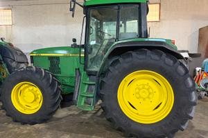 Trattore agricolo John Deere 6910