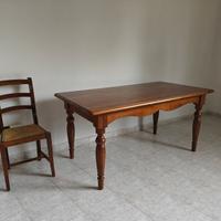 tavolo in legno massello e 8 sedie