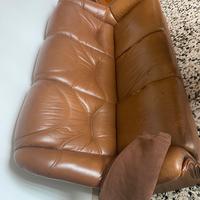 due poltrone e divano