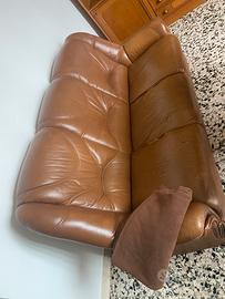 due poltrone e divano