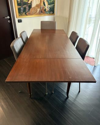Tavolo da pranzo a tiro ispirazione '900