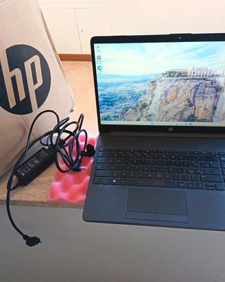 HP 15,6" FHD 6-core i3-12th 16GB/750GB SSD