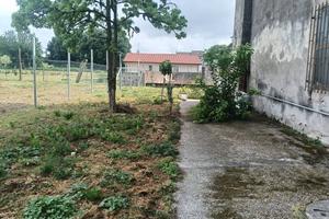 Casa indipendente di 350 m² con più di 5 locali a 